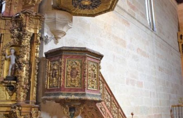 Púlpito de la iglesia de Villaverde de Guareña